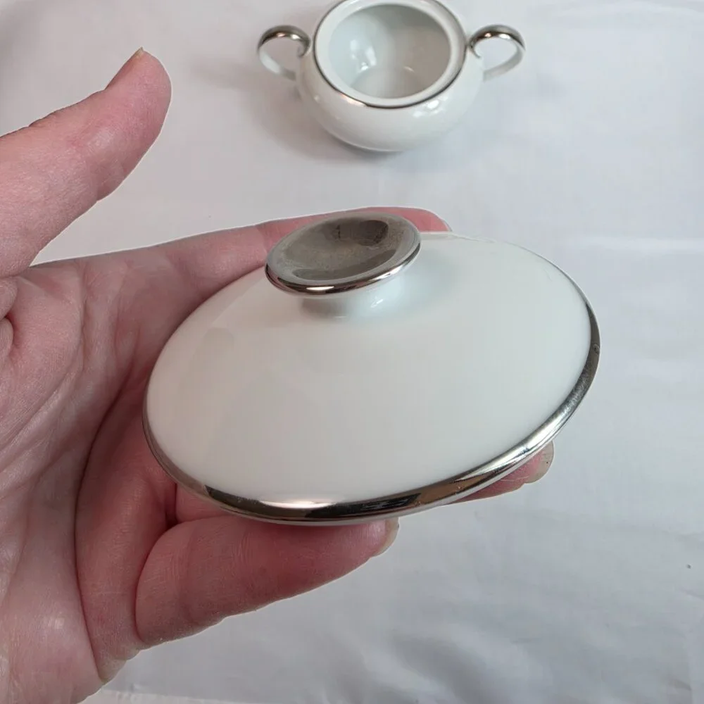 Amcrest Meito Wedding Ring Sugar Bowl & Lid White with Platinum Trim